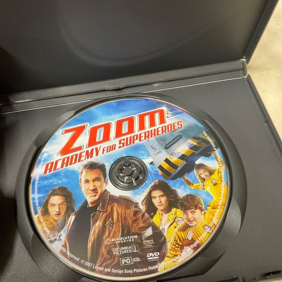 DVD - Tim Allen’s ZOOM: Academ for Superheroes. V149 - Picture 4 of 4
